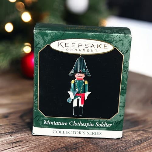 Vintage Hallmark Keepsake Miniature 1999 Miniature Clothespin Soldier 5th