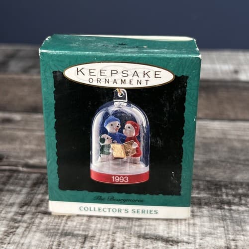 Hallmark THE BEARYMORES Miniature Series Ornament 2nd Bears Caroling 1993 in Box