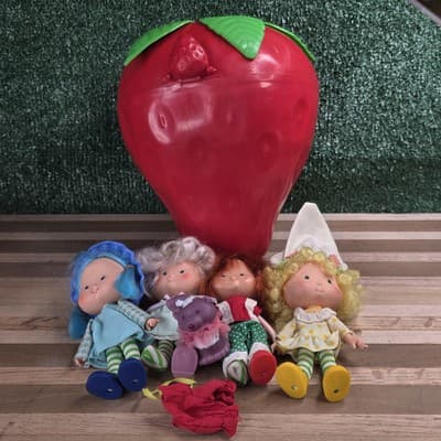 Vintage Lot 1980 Strawberry Shortcake American Greetings 4 Doll Lot Carry Case