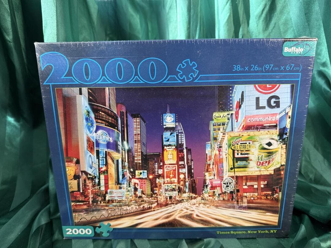 Buffalo Times Square 2000 Pc Jigsaw Puzzle Sealed NYC New in box