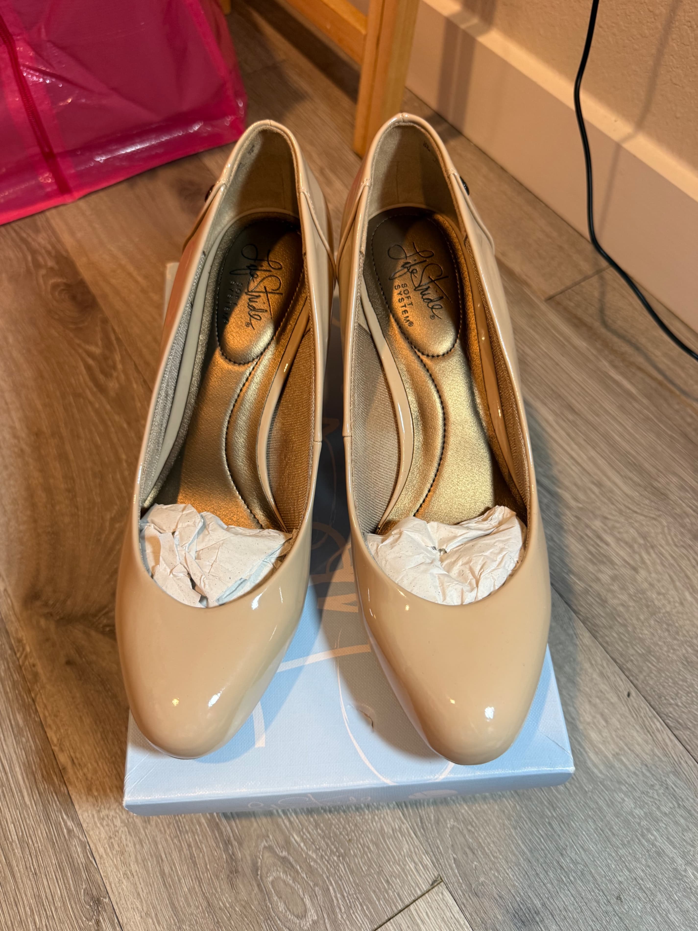 LifeStride Lively Taupe Patent Pumps Size 9M