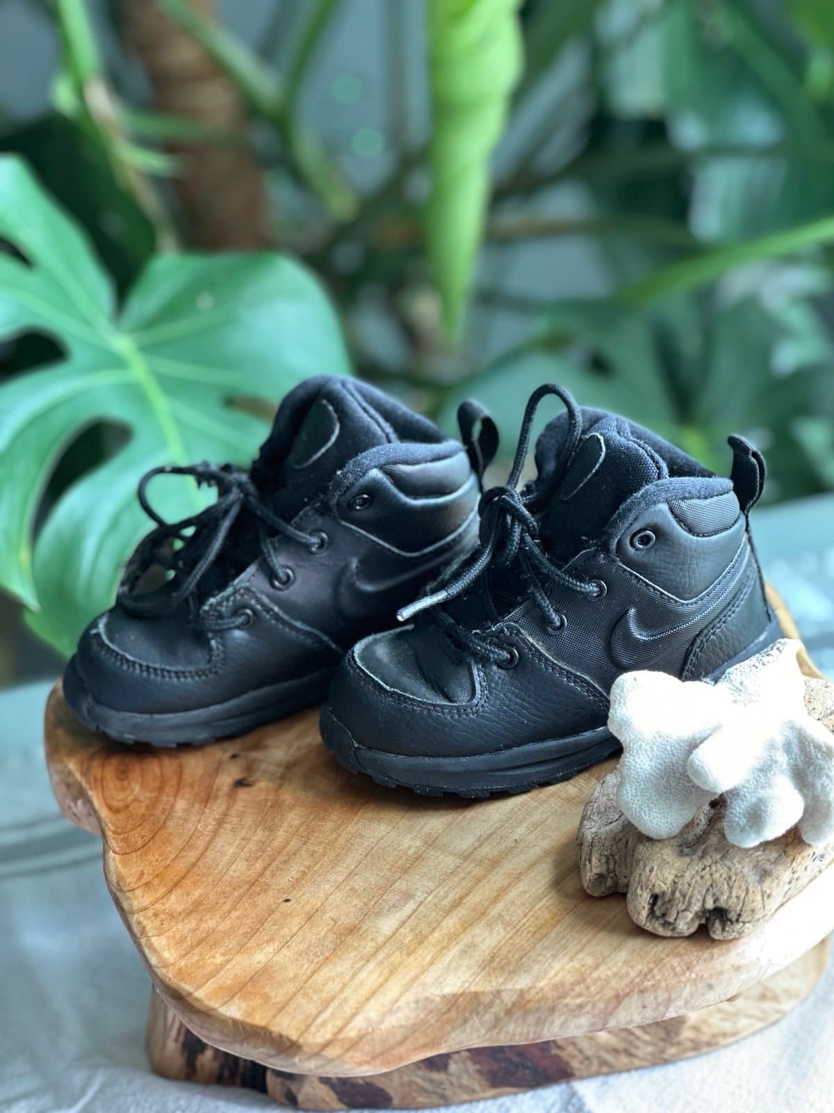 Nike Manoa boot toddler sz 7 black shoes