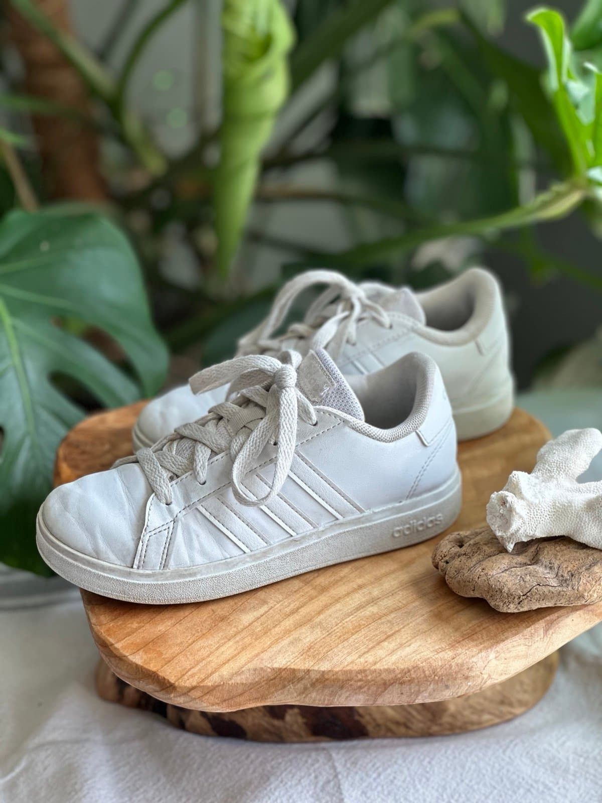 Youth Adidas sneakers white Size