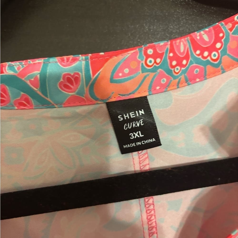 NWOT SHEIN 3XL Vibrant Paisley Women's Top