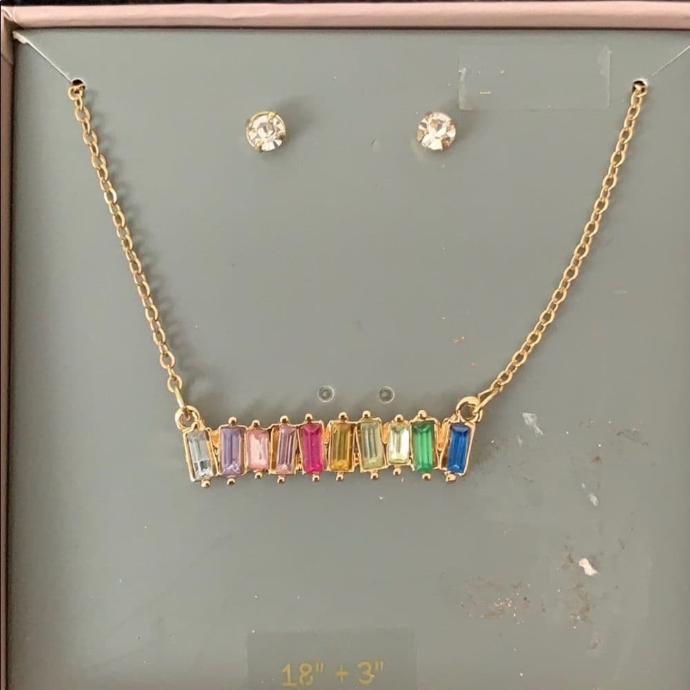 Fun, Gold-like Necklace with Earrings