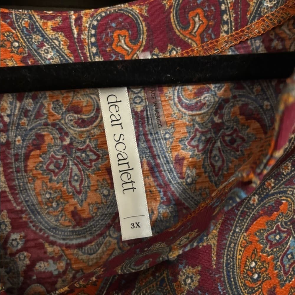 NWOT Dear Scarlett Wrikle-Free Paisley Print Women's Top