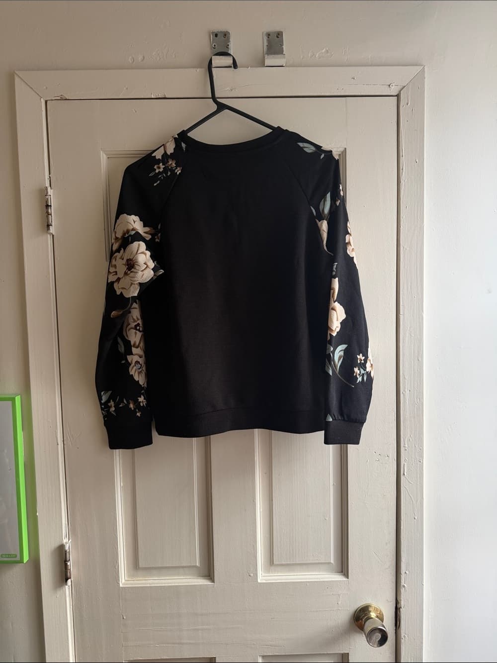 SHEIN Black Crewneck Sweatshirt with Cream Floral Raglan Sleeves