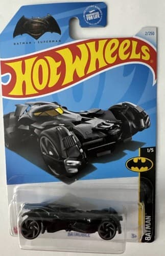 Hot Wheels Batmobile 2/250 Batman 1/5 Mattel 2015 Diecast-NEW IN PACKAGE