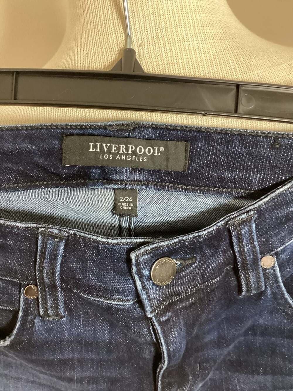 Liverpool Los Angeles Size 2/26 Raw Hem Cropped Jeans