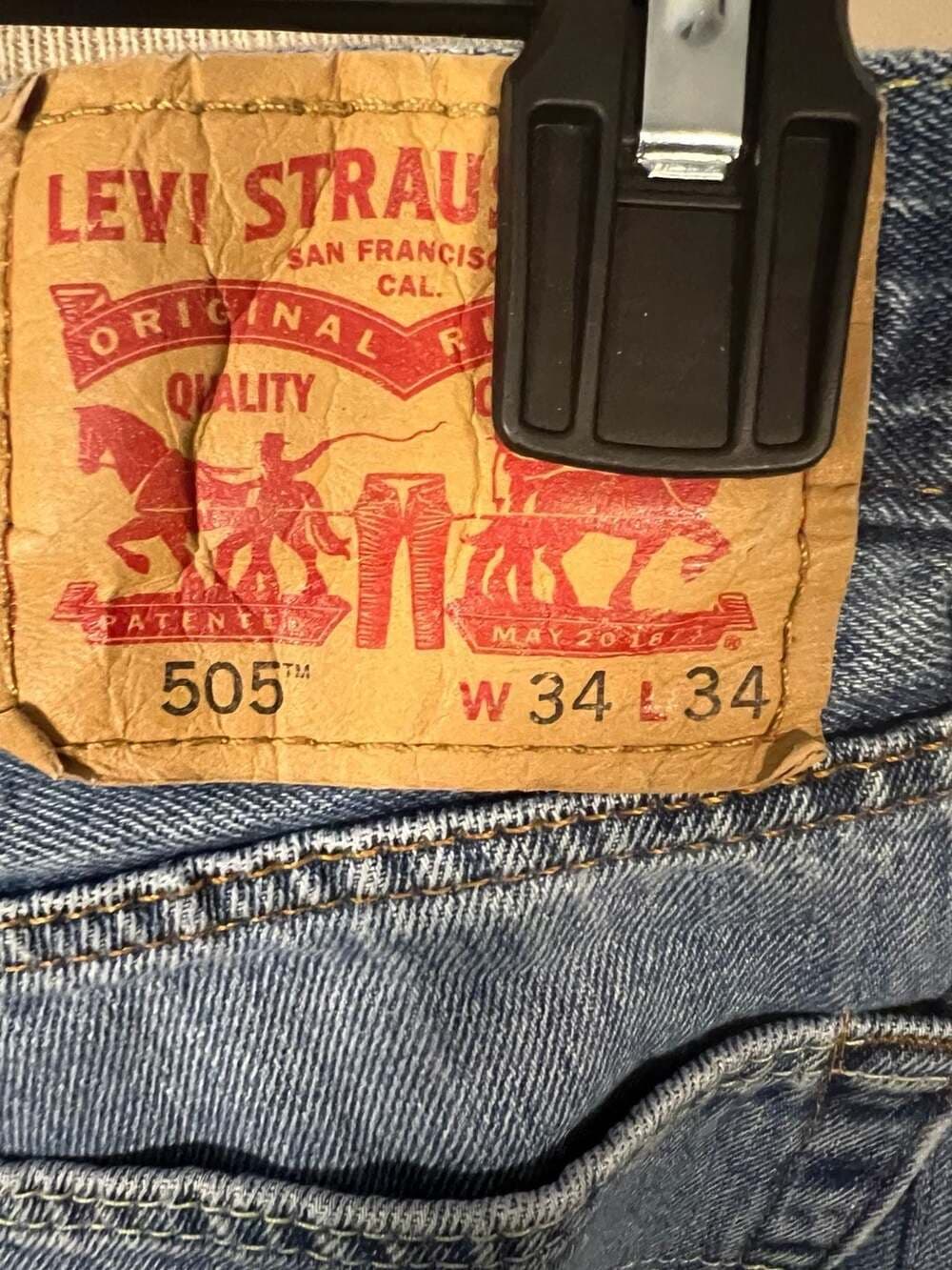 Levi's 505 Regular Fit Straight Leg Jeans W34 L34 Medium Wash Denim