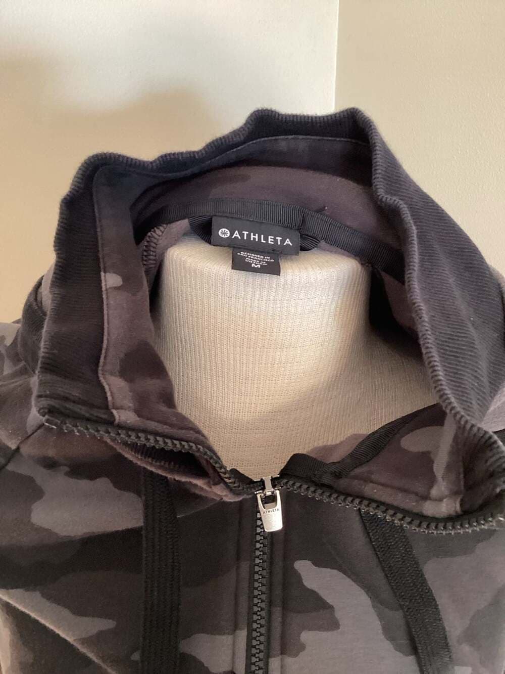 Athleta Triumph Full Zip Camo Hoodie Sweatshirt Jacket Charcoal Grey Size Medium