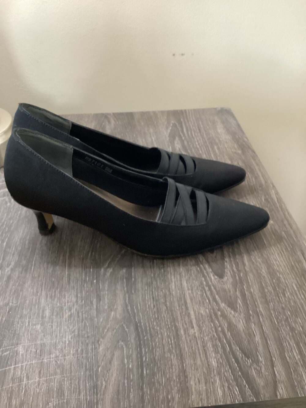 Rose Petals by Walking Cradles Black Satin Pointed Toe Kitten Heels Size 9M