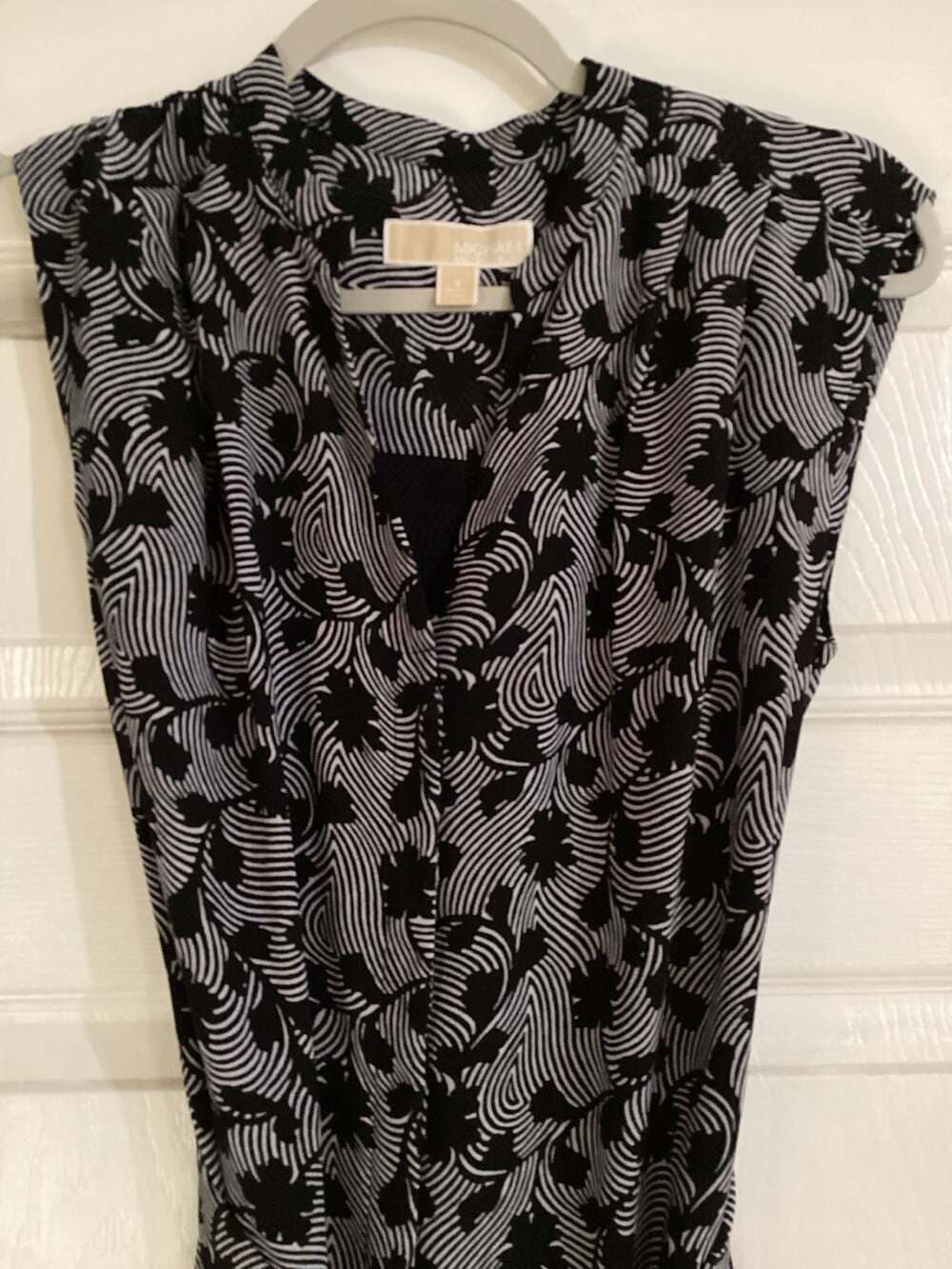 MICHAEL Michael Kors Black and White Floral Wave Print Sleeveless Maxi Dress