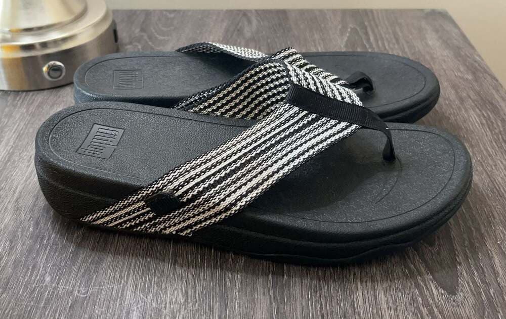 FitFlop Women's Black and White Striped Thong Sandals Size US 9