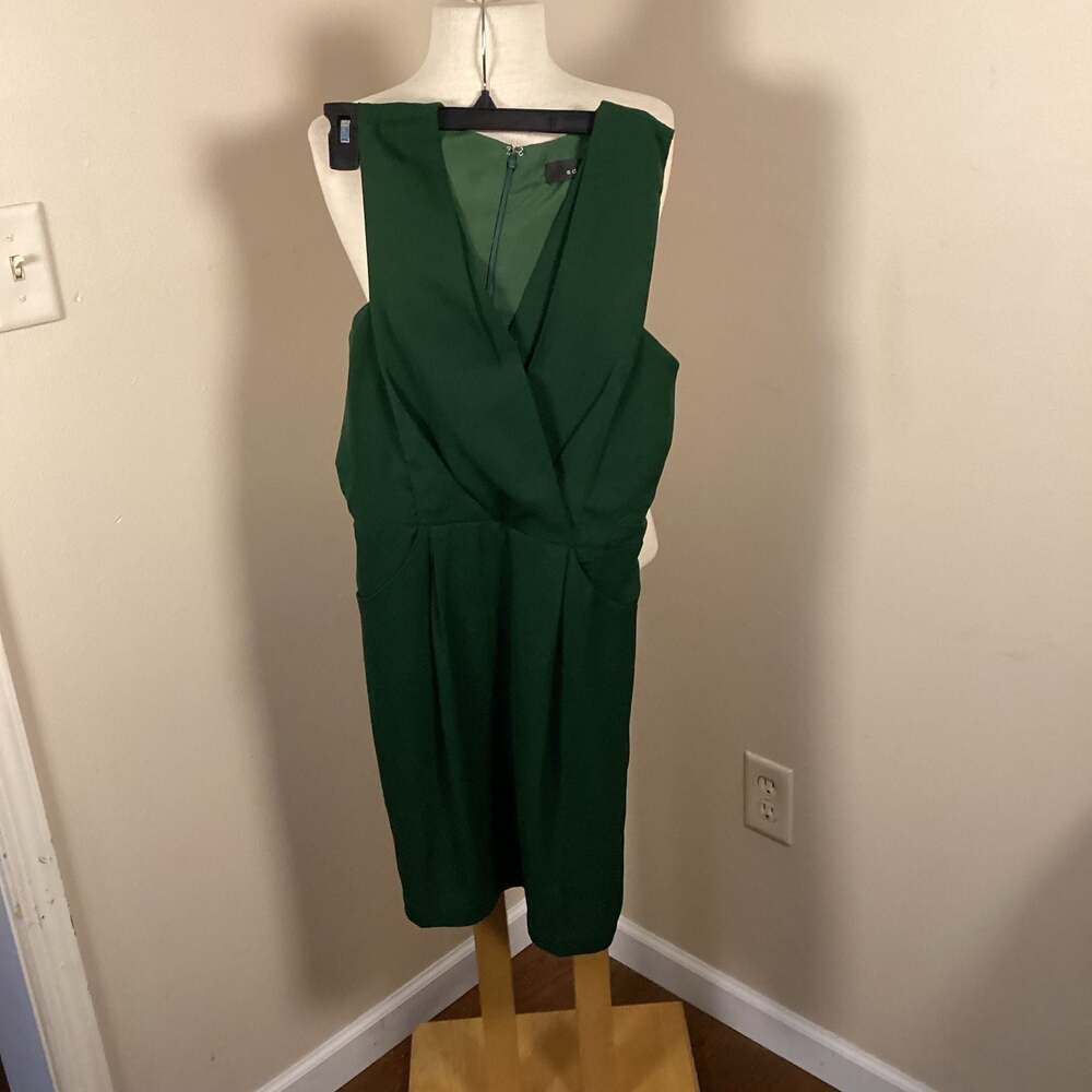 Adelyn Rae Hunter Green Sleeveless V-Neck Sheath Dress with Pockets