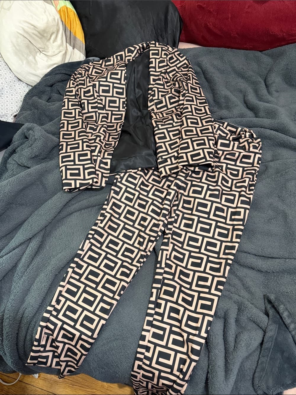 Geometric Print Two-Piece Pantsuit in Black and Cream