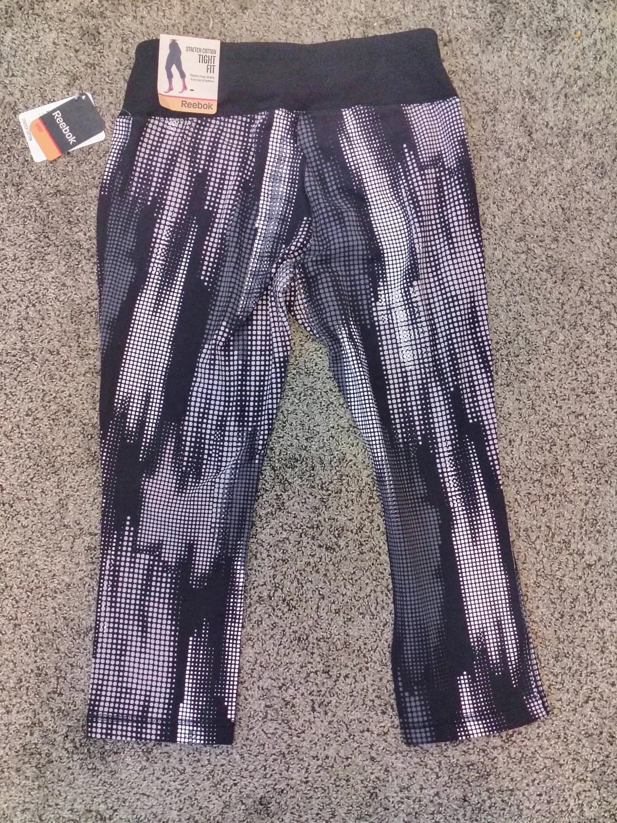 NWT REEBOK "Tight Fit" Cotton Capri Leggings: sz S