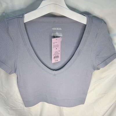 Wild Fable Women's Blue Ribbed V-Neck Short Sleeve Cropped Stretch Tee M