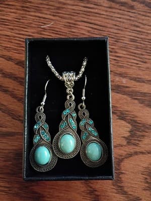 Silver Tone Metal Blue Oval Cabochon Necklace Pendant & Dangle Earrings Set