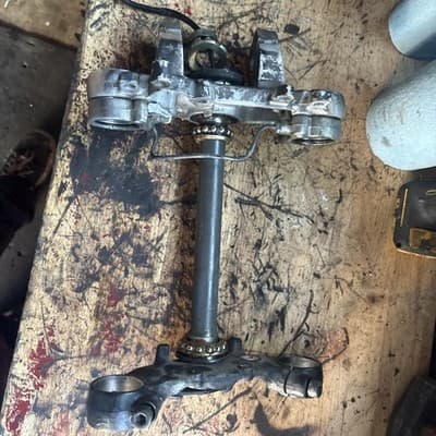 84 HONDA VF1100 VF 1100 S V65 SABRE STEERING STEM TRIPLE TREE TOP CLAMP