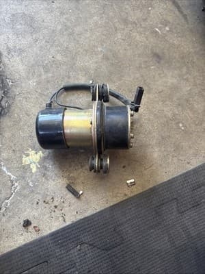 1983-86 Honda V65 Magna VF1100 Fuel Petrol Pump OEM