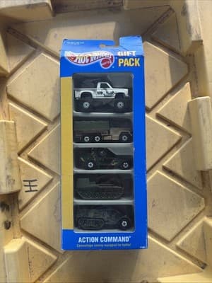 VINTAGE HOT WHEELS 5 car gift pack 1991 ( ACTION COMMAND )