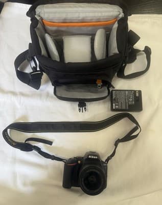 Nikon D5600 Digital SLR Camera w/18-55mm Lens FAST FREE SHIPPINGZoomLenseBattery