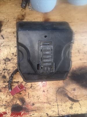 1985 Honda V65 Magna VF1100 H555. fuse panel box tray