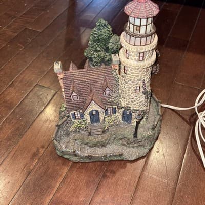 Hawthorne Village Thomas Kinkade Seaside Village Guiding Point Lighthouse Lighte