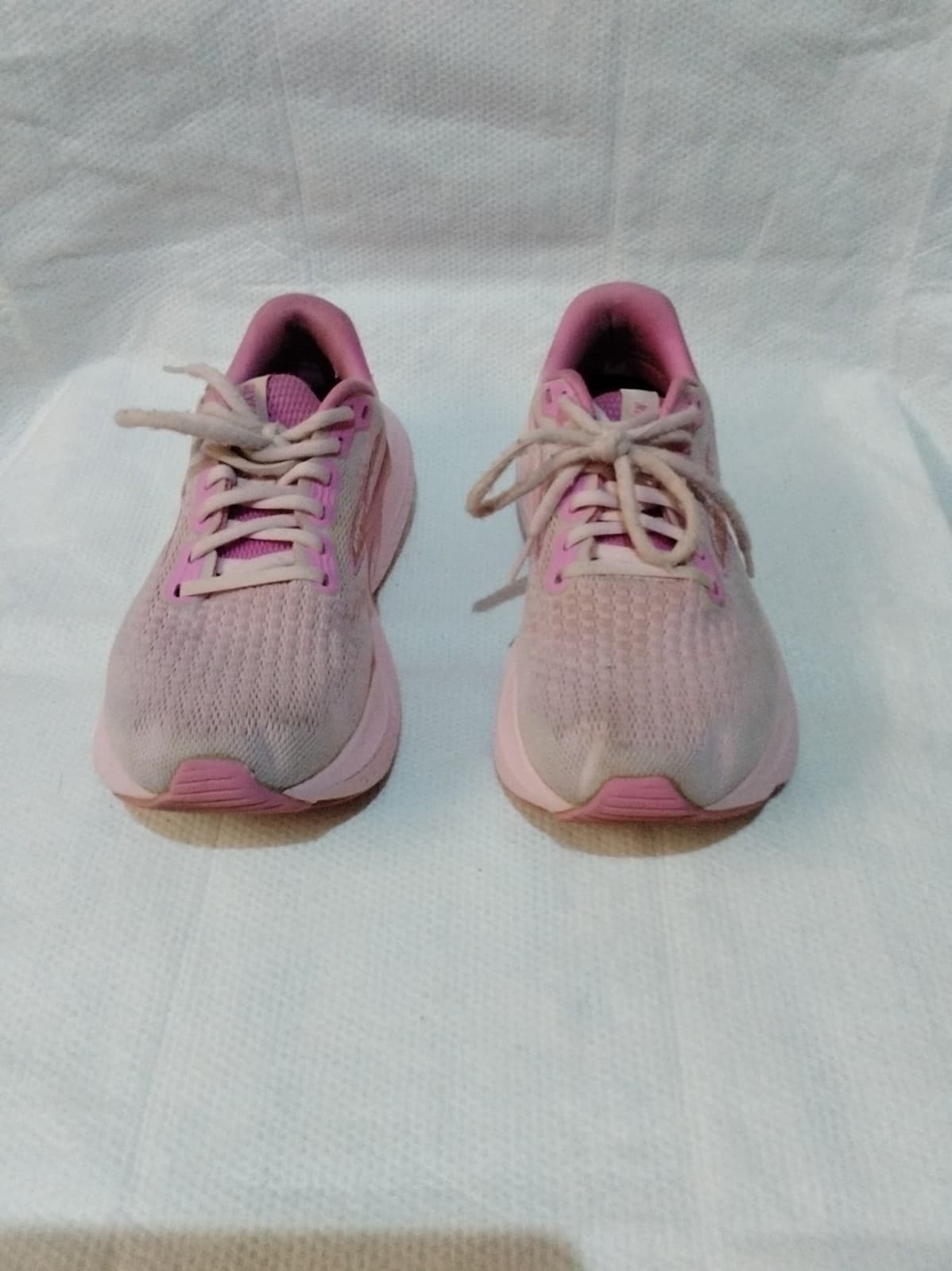 brooks pink athletic shoes size 7