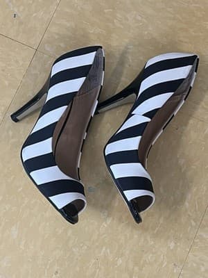 Women’s Black And White Striped High Heels Size 6.5 Fiona