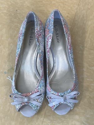 Kelly & Katie Floral Peep-toe Pumps With Bow Accent Size 11