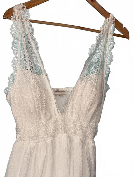 White Lace V-Neck Summer Dress with Scalloped Straps