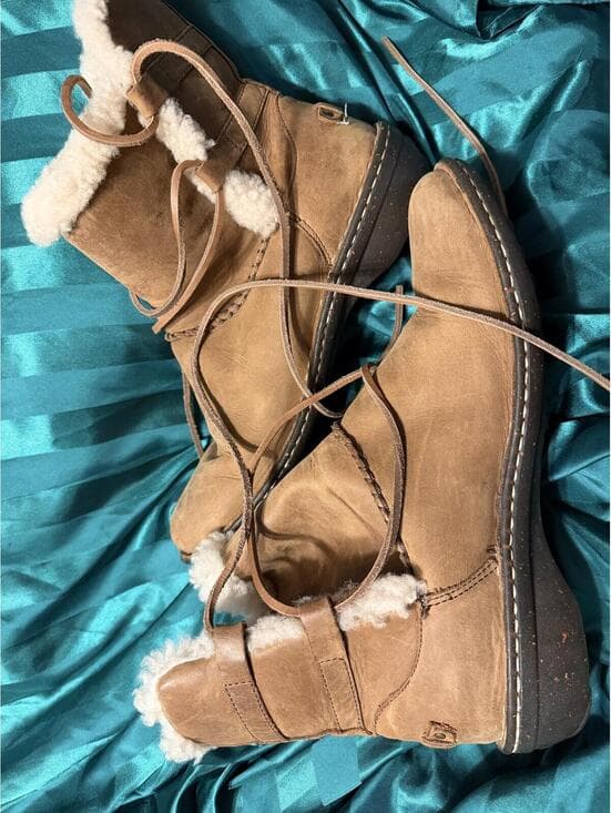 Vintage UGG Australia Tall Sheepskin Lace Up Boots - Size 11