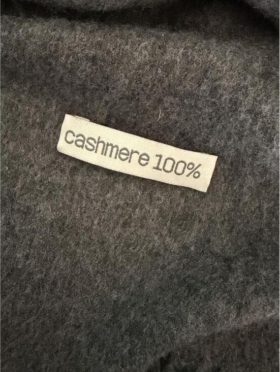 Cozy 100% Cashmere Gray Scarf with Fringe