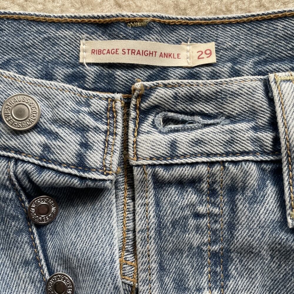 Levis Ribcage Straight Ankle Distressed Rough Hem Womens Size 29