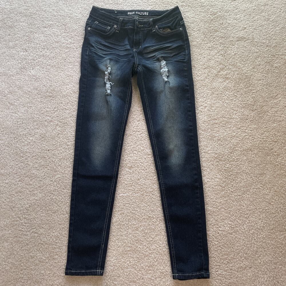 Free Culture Womens Jeans Size 7 Skinny Distressed Preowned Excellent