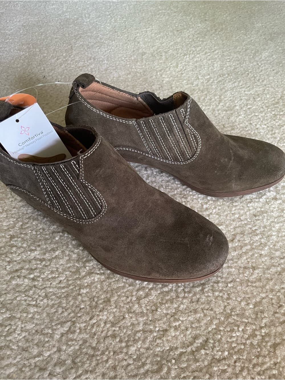 Comfortiva Women’s Brown Suede Ankle Booties with Elastic Panels Size 8.5 NWT