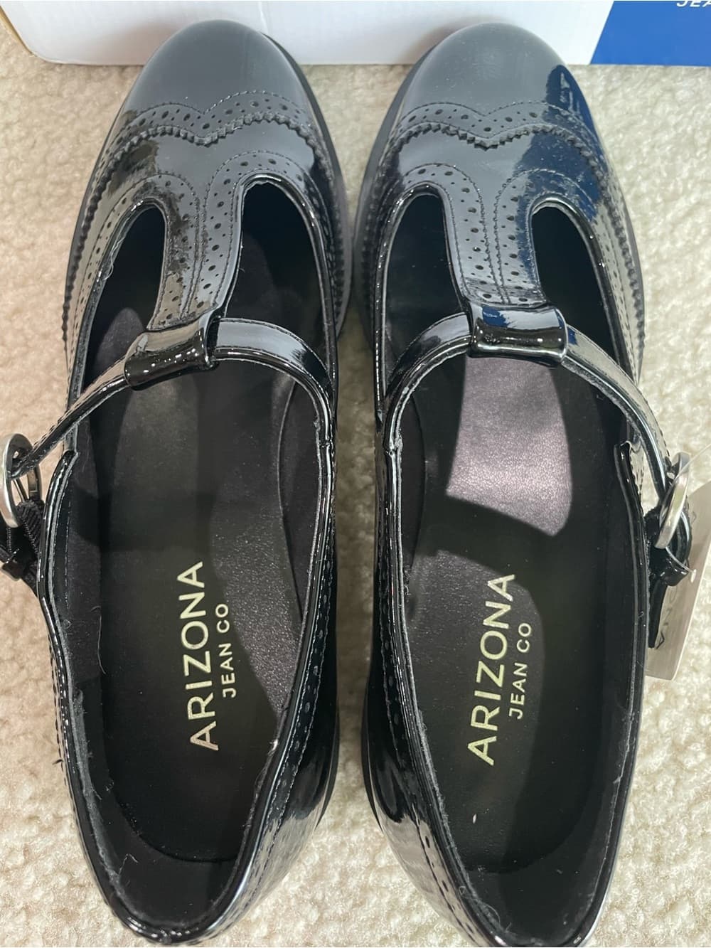 Arizona Jean Company Zoya Black Patent T-Strap Women’s Size 7 Medium NWT