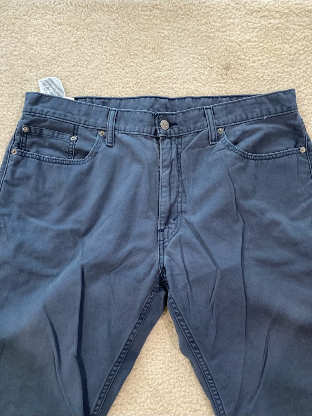 Levi's 514 Straight Jeans in Navy Blue Men’s 38x30. Inseam closer to 28.