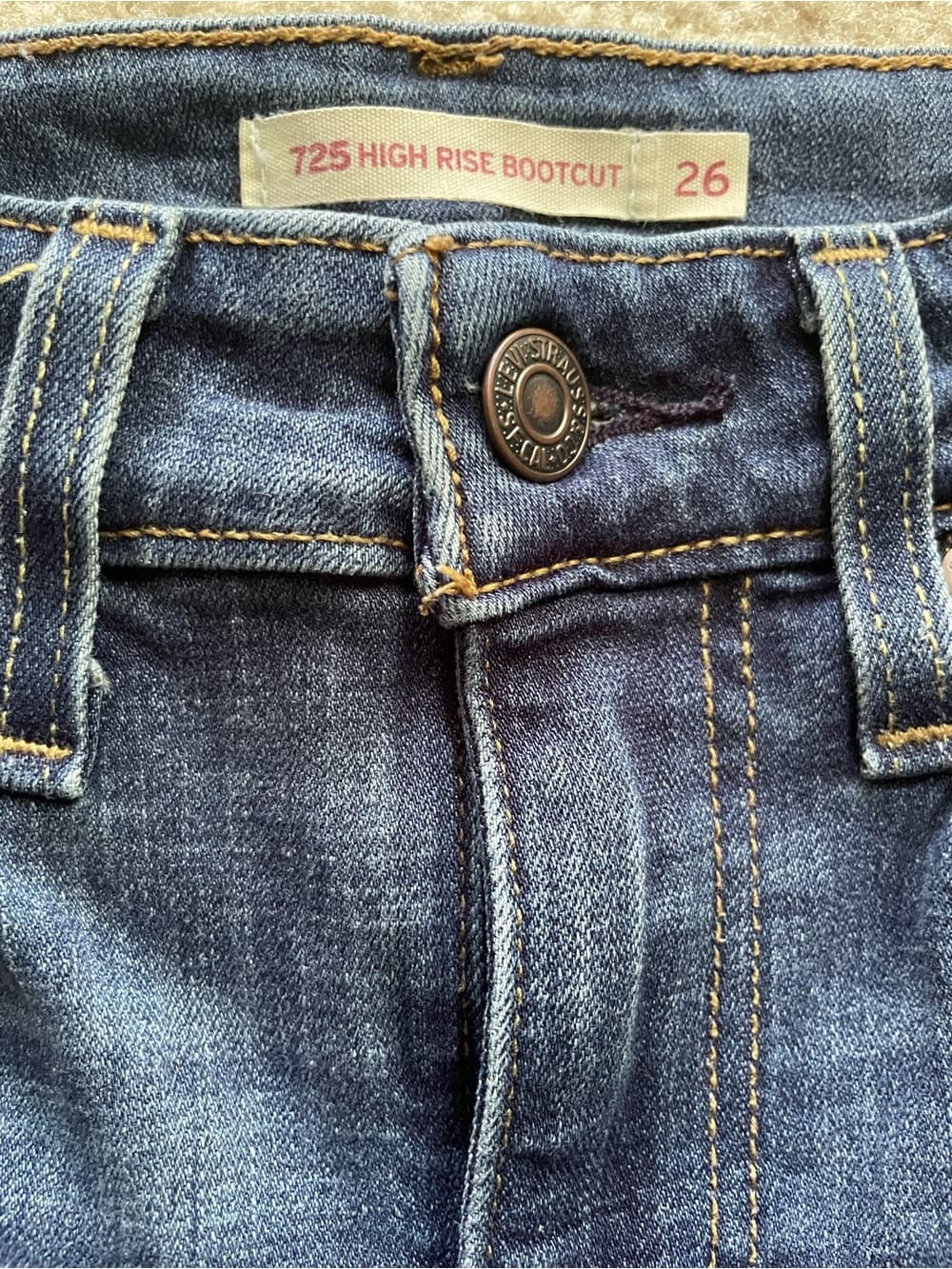 Levi's 725 High Rise Bootcut Women's Jeans in Medium Blue Wash Size 26