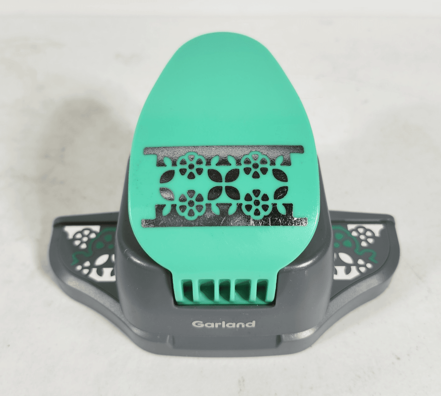 We R Memory Keepers Edge Border Paper Punch Garland 2.5" Crafting Scrapbooking
