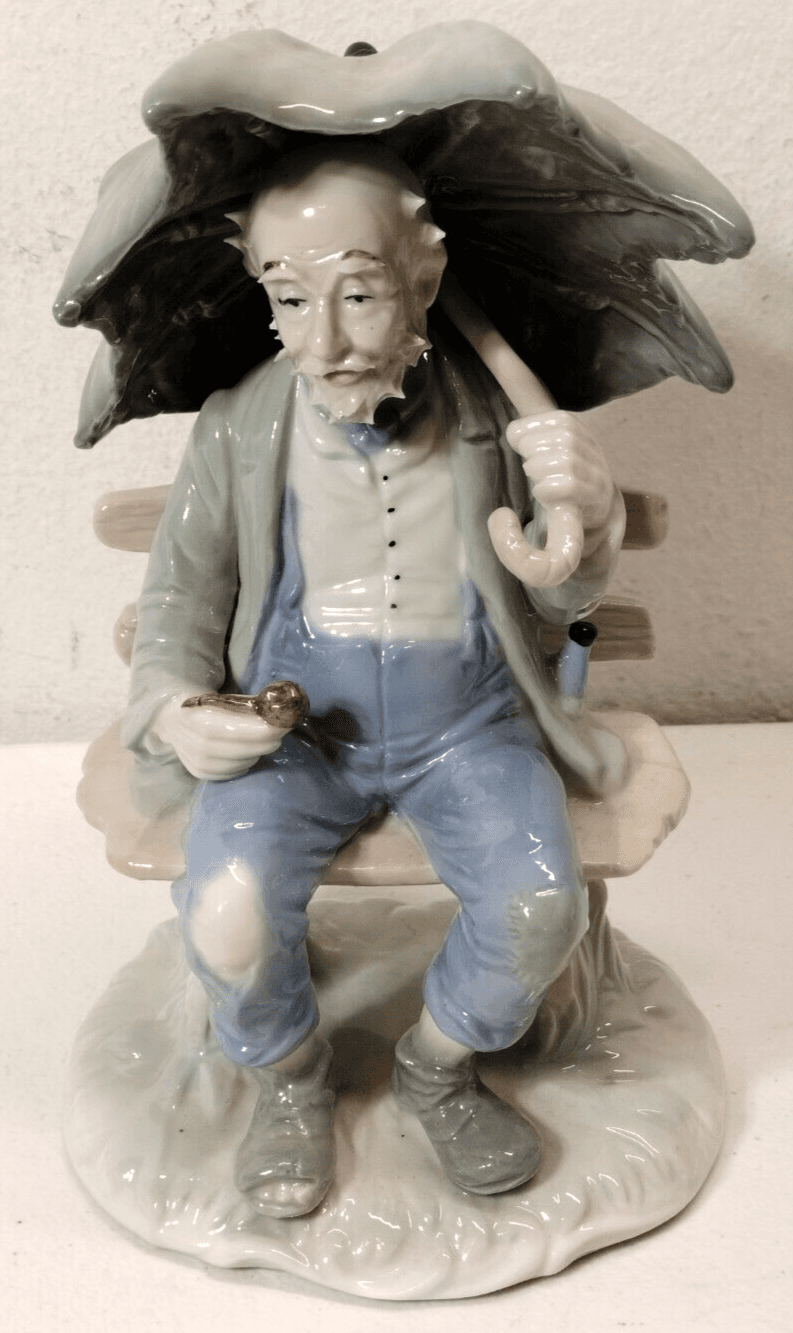VTG Duncan Royale Old Man On Bench Holding Umbrella Statue Figurine Home Decor