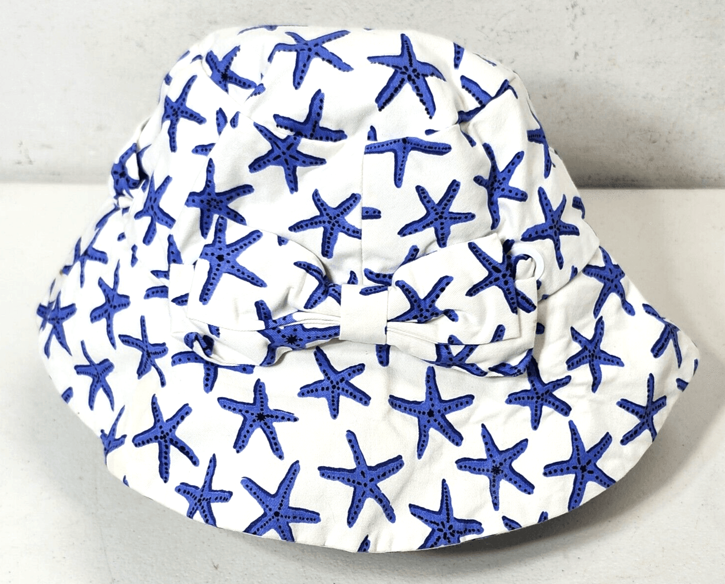 Broome Street Women's Bucket Hat One Size White Blue Star Design With Bow