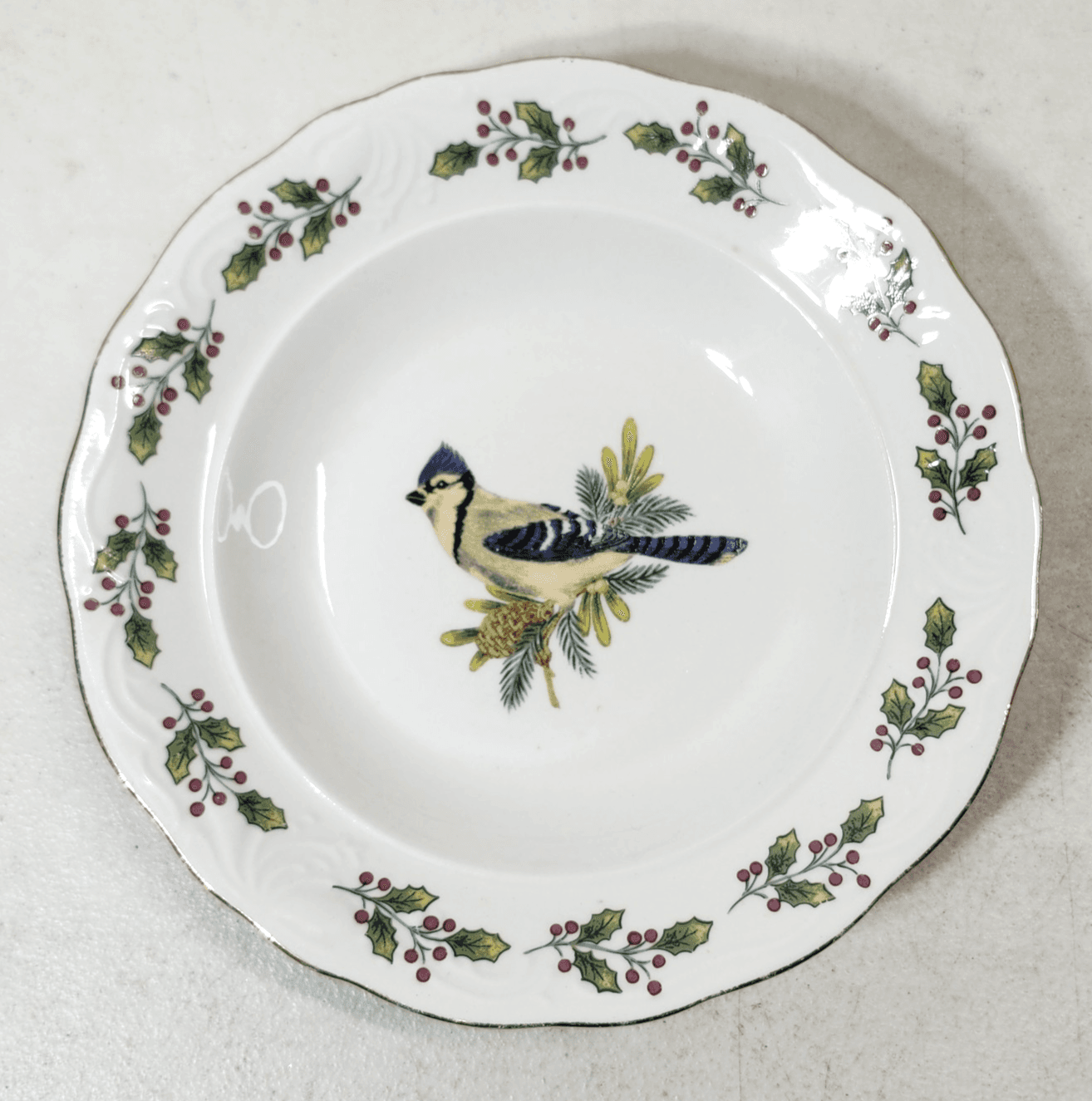 Christmas Holly Winter Song Bird Gold Rim Soup Bowl Gibson Everyday 8"