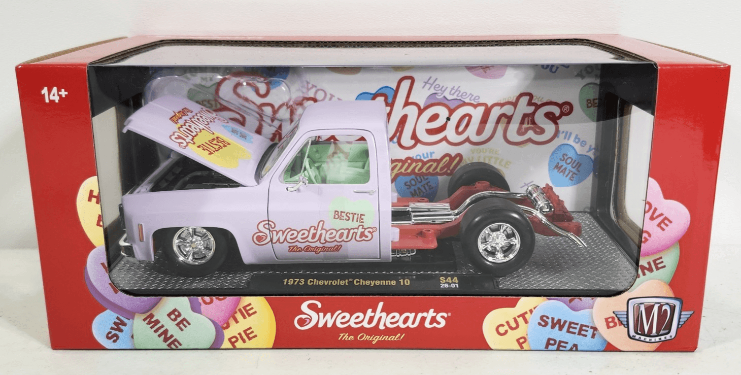 M2 Machines 1/24 Sweethearts 1973 Chevrolet Cheyenne 10 Truck Valentines S44 NEW
