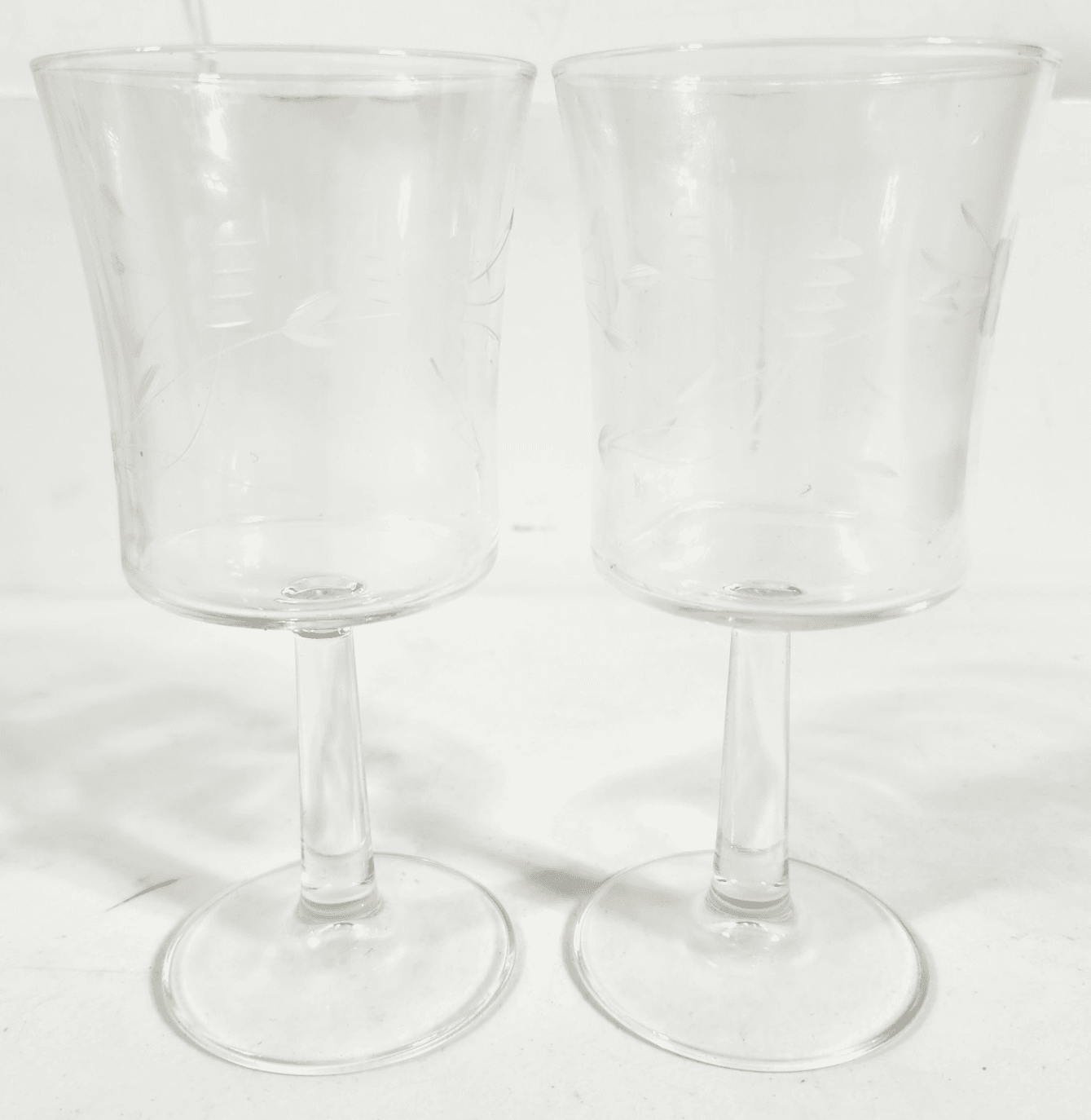 Tuscany Crystal Wine Glasses Etched Design 6" Home Bar Decor