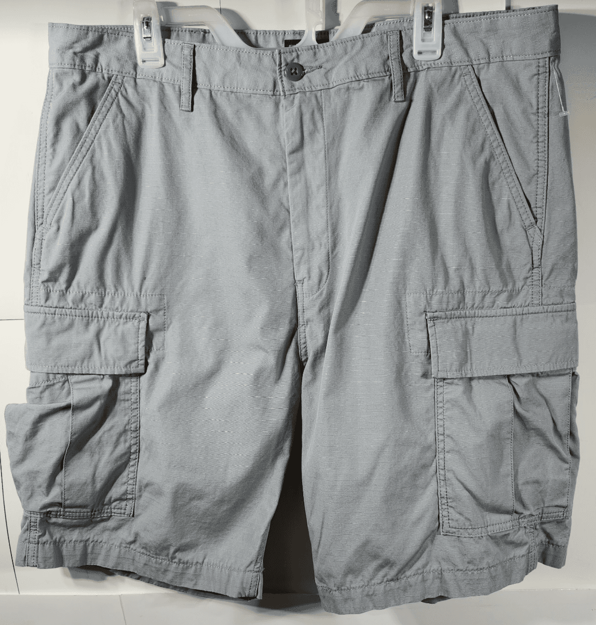 Levi's Cargo Shorts Men’s Size 38 Gray Pockets Hiking Outdoors