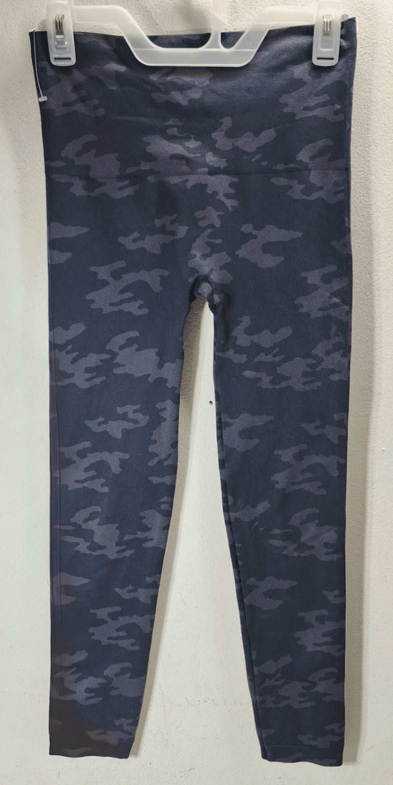 Spanx Look at Me Now Seamless Shapewear Leggings Womens Large Black Camo