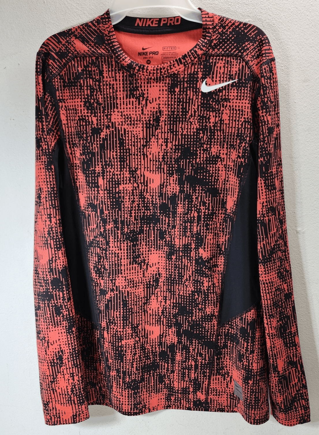 Nike Shirt Mens Medium Red Black Printed Pro Combat Drifit Compression Hyperwarm